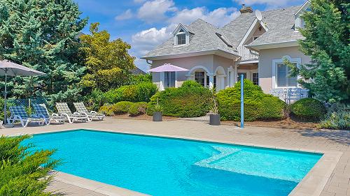 Gyenesdiás központjához közel, gyönyörű kertes családi ház teljes berendezéssel eladó. Gyenesdiás központjához közel, gyönyörű kertes családi ház teljes berendezéssel eladó.