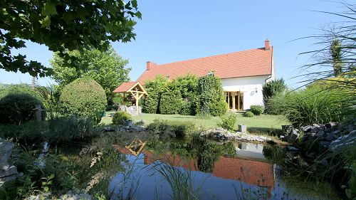 In Kehidakustány, next to the thermal bath and Zala Springs golf course in Zalacsány it is a beautiful country-house with 3000 m2 garden for sale.