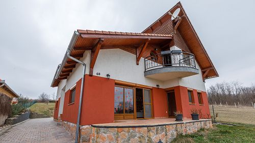 Panoramic view, Property with privacy.  In the neighbourhood of Hévíz, in a quiet street, it is a harmonious family house for sale.