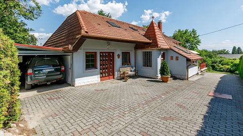 Balaton property, Traditional property.  Country-style house alt lake balaton in a quiet environment with a well kept garden