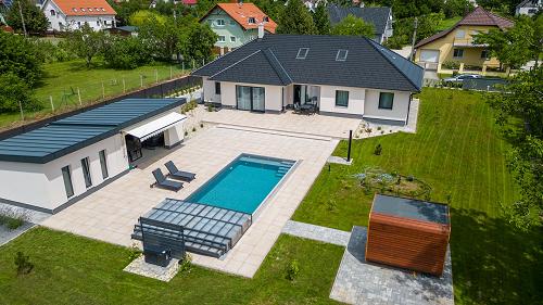 Neue Immobilien, Immobilien am Balaton.  Diese einzigartige Luxusvilla mit Schwimmbecken und mit finnischer Sauna, in ruhiger Lage ist zu verkaufen!