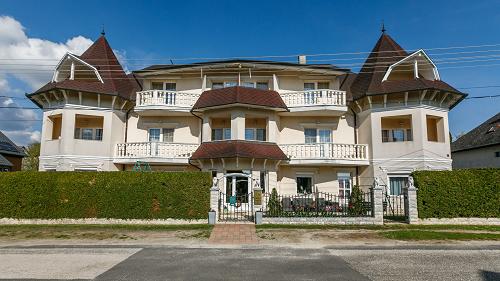 Hévízi ingatlan, Üzleti lehetőségek.  Eladó panzió a hévízi tó közelében