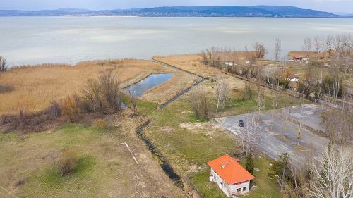 Immobiliën aan het Balatonmeer, Handelszaken.  